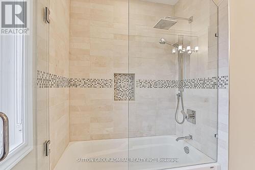 142 Larratt Lane, Richmond Hill, ON - Indoor Photo Showing Bathroom