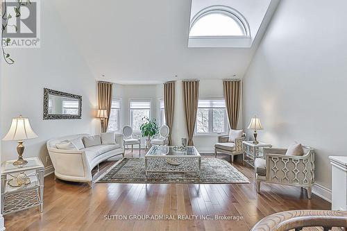 142 Larratt Lane, Richmond Hill, ON - Indoor Photo Showing Living Room