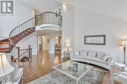 142 Larratt Lane, Richmond Hill, ON - Indoor Photo Showing Living Room