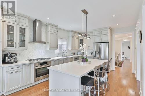 142 Larratt Lane, Richmond Hill, ON - Indoor Photo Showing Kitchen With Upgraded Kitchen