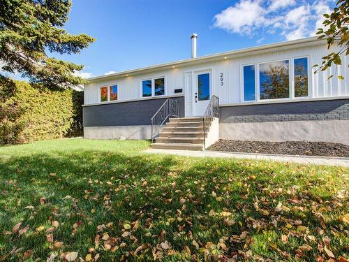 Frontage - 203 Rue Desnoyers, Mont-Saint-Hilaire, QC - Outdoor