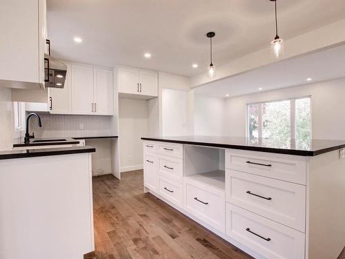 Cuisine - 203 Rue Desnoyers, Mont-Saint-Hilaire, QC - Indoor Photo Showing Kitchen