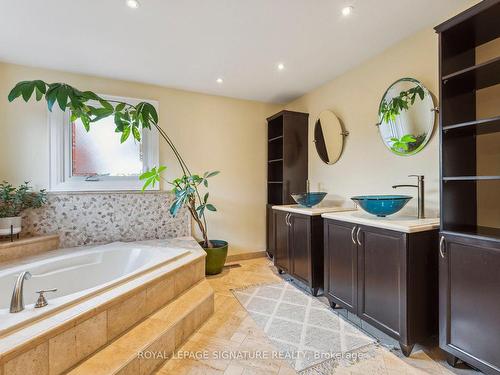 99 Kenpark Ave, Brampton, ON - Indoor Photo Showing Bathroom