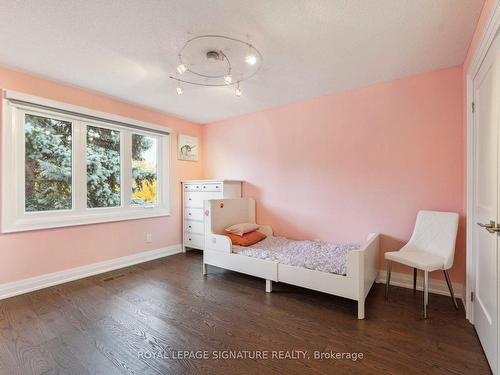 99 Kenpark Ave, Brampton, ON - Indoor Photo Showing Bedroom