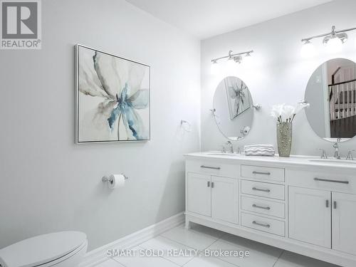 805 Lockwood Circle, Newmarket, ON - Indoor Photo Showing Bathroom