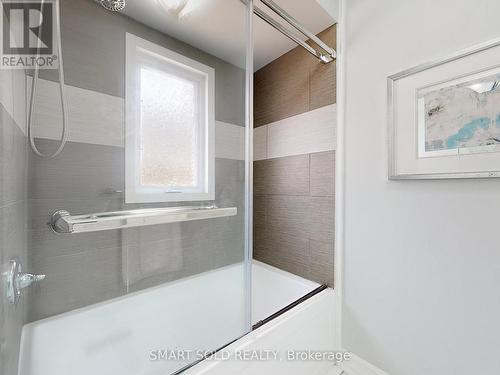 805 Lockwood Circle, Newmarket, ON - Indoor Photo Showing Bathroom