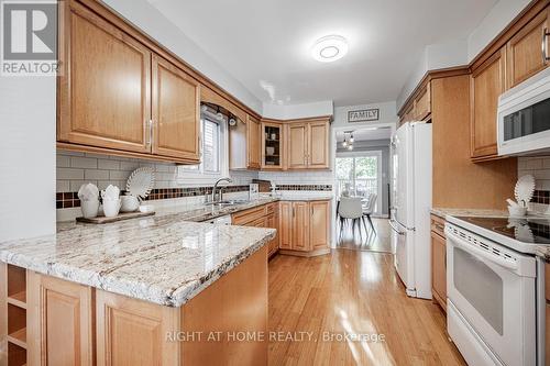 1513 Woodruff Crescent, Pickering (Amberlea), ON - Indoor Photo Showing Kitchen With Upgraded Kitchen