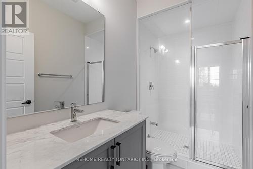 15 Kenneth Campbell Court, Aurora, ON - Indoor Photo Showing Bathroom