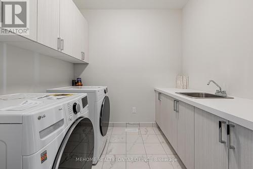 15 Kenneth Campbell Court, Aurora, ON - Indoor Photo Showing Laundry Room