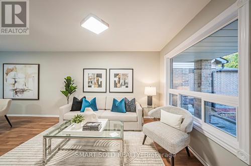 3 Sundown Court, Vaughan, ON - Indoor Photo Showing Living Room