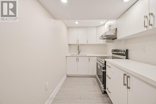 31 Histon Crescent, Brampton, ON - Indoor Photo Showing Kitchen