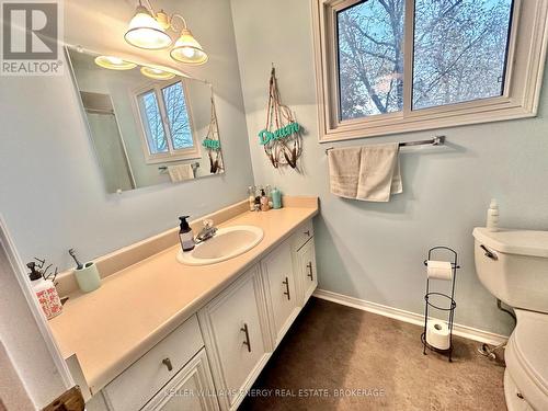 9 Maple Avenue, Asphodel-Norwood (Norwood), ON - Indoor Photo Showing Bathroom