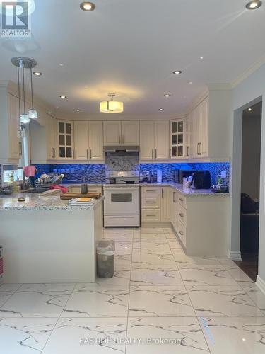 191 Aurora Heights Drive W, Aurora, ON - Indoor Photo Showing Kitchen