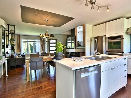 Cuisine - 3030 Rue Ovila-Hamel, Longueuil (Saint-Hubert), QC - Indoor Photo Showing Kitchen With Double Sink With Upgraded Kitchen