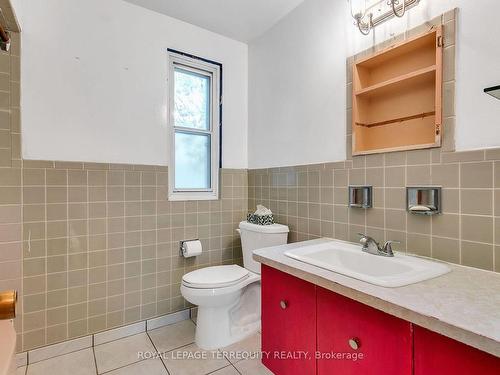 16 Florida Cres, Toronto, ON - Indoor Photo Showing Bathroom