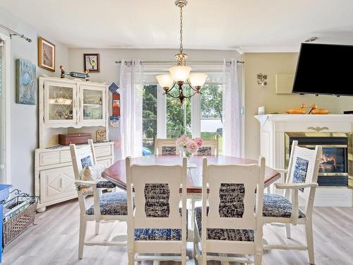 Salle Ã  manger - 49 Rue Taillefer, Grenville-Sur-La-Rouge, QC - Indoor Photo Showing Dining Room With Fireplace