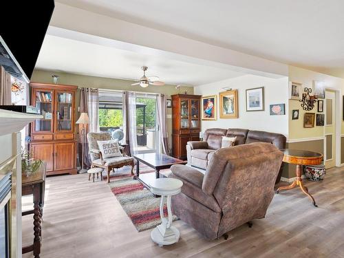 Salon - 49 Rue Taillefer, Grenville-Sur-La-Rouge, QC - Indoor Photo Showing Living Room