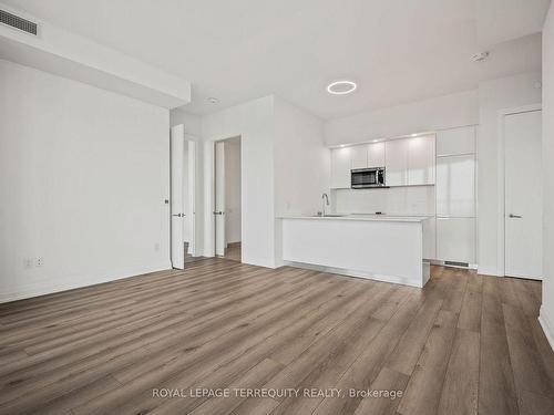 Ph108-75 Canterbury Pl, Toronto, ON - Indoor Photo Showing Kitchen