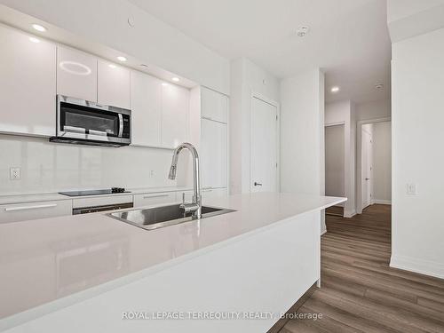 Ph108-75 Canterbury Pl, Toronto, ON - Indoor Photo Showing Kitchen