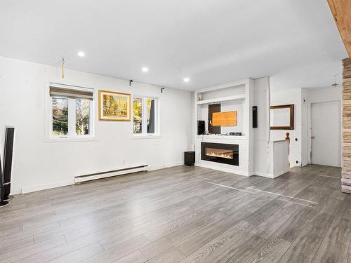 Salon - 1284 Rue Du Vice-Roi, Québec (Charlesbourg), QC - Indoor Photo Showing Other Room With Fireplace