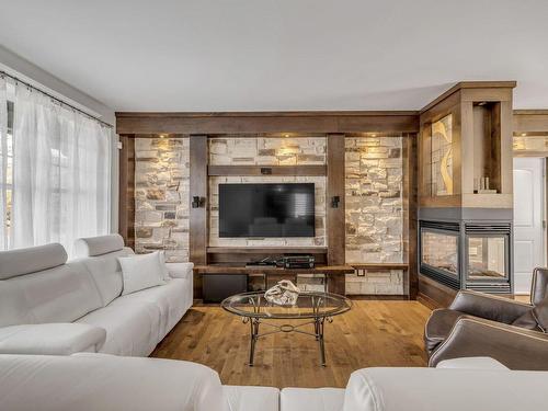 Salon - 23 Rue Des Mitrelles, Québec (Beauport), QC - Indoor Photo Showing Living Room With Fireplace