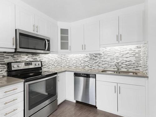 Cuisine - 609-195 Ch. De La Côte-Ste-Catherine, Montréal (Outremont), QC - Indoor Photo Showing Kitchen With Double Sink With Upgraded Kitchen