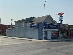 241 Henderson HWY  Winnipeg, MB R2L 1M1