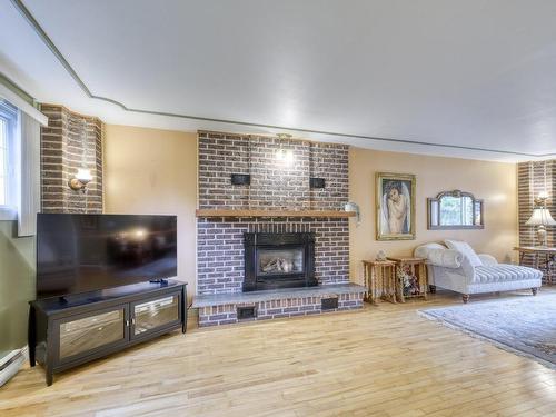 Salle familiale - 139 Boul. De L'Assomption, Repentigny (Repentigny), QC - Indoor Photo Showing Living Room With Fireplace