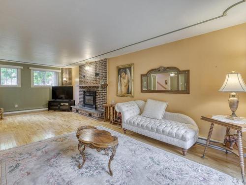 Salle familiale - 139 Boul. De L'Assomption, Repentigny (Repentigny), QC - Indoor Photo Showing Living Room With Fireplace