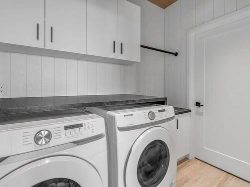 Salle de lavage - 197 Ch. Du Domaine-Charlevoix, Les Éboulements, QC - Indoor Photo Showing Laundry Room