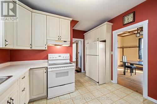 67.5 Chestnut Street, St. Thomas, ON - Indoor Photo Showing Kitchen