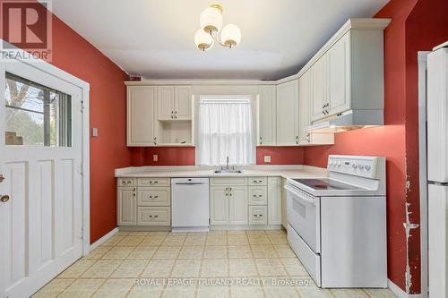 67.5 Chestnut Street, St. Thomas, ON - Indoor Photo Showing Kitchen