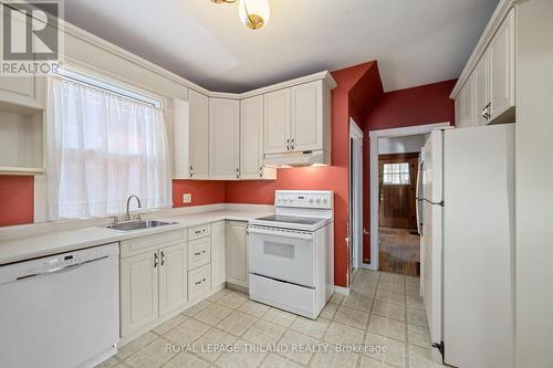 67.5 Chestnut Street, St. Thomas, ON - Indoor Photo Showing Kitchen