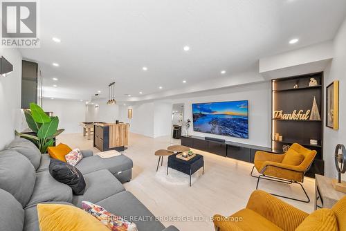 2895 Heardcreek Trail, London, ON - Indoor Photo Showing Living Room