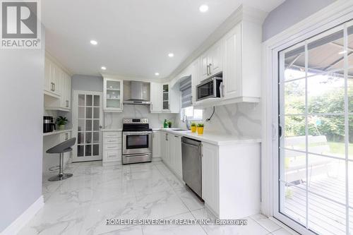 8 Bedford Crescent, Brampton, ON - Indoor Photo Showing Kitchen