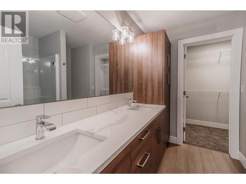 208 Corral Boulevard, Cranbrook, BC - Indoor Photo Showing Bathroom