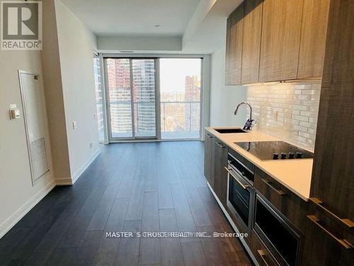 2510 - 3 Gloucester Street W, Toronto, ON - Indoor Photo Showing Kitchen