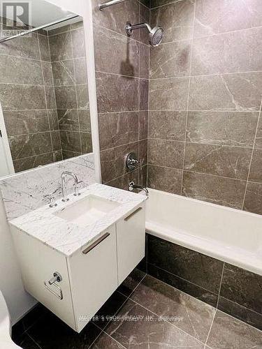 2510 - 3 Gloucester Street W, Toronto, ON - Indoor Photo Showing Bathroom