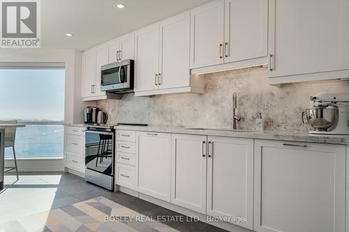 2006 - 10 Queens Quay W, Toronto, ON - Indoor Photo Showing Kitchen With Upgraded Kitchen