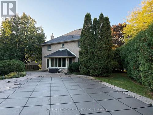 451 Barclay Crescent, Oakville, ON - Outdoor