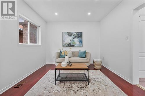 29 Binder Twine Trail, Brampton, ON - Indoor Photo Showing Living Room