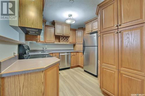 22 4341 Rae Street, Regina, SK - Indoor Photo Showing Kitchen With Stainless Steel Kitchen