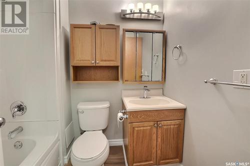 22 4341 Rae Street, Regina, SK - Indoor Photo Showing Bathroom