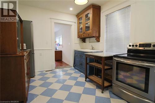 589 2Nd Avenue E, Owen Sound, ON - Indoor Photo Showing Kitchen