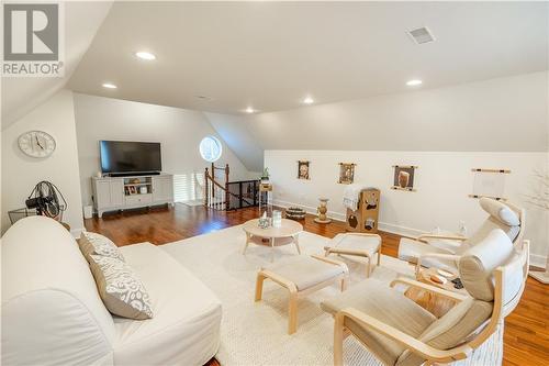 18537 Stonehouse Point Road, Cornwall, ON - Indoor Photo Showing Living Room