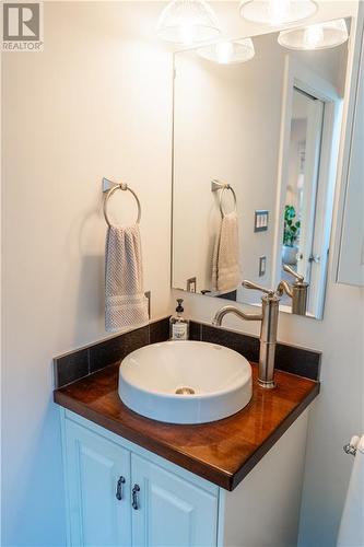 18537 Stonehouse Point Road, Cornwall, ON - Indoor Photo Showing Bathroom