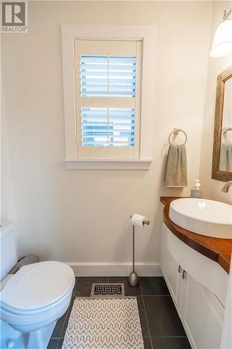 18537 Stonehouse Point Road, Cornwall, ON - Indoor Photo Showing Bathroom