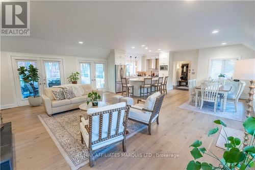 18537 Stonehouse Point Road, South Glengarry, ON - Indoor Photo Showing Living Room