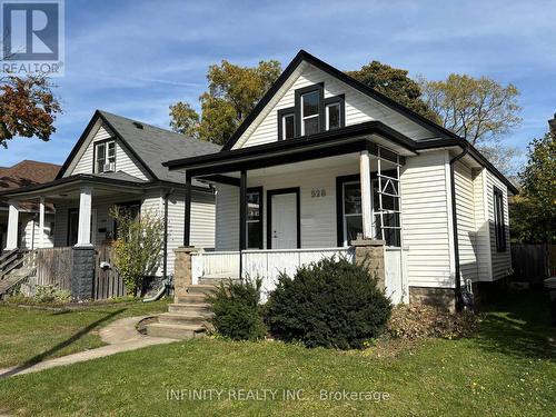 528 Elm Avenue, Windsor, ON - Outdoor With Deck Patio Veranda With Facade