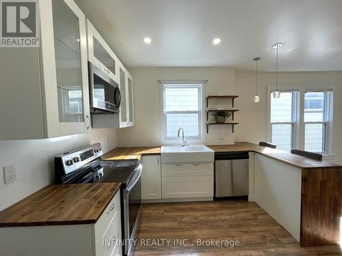 528 Elm Avenue, Windsor, ON - Indoor Photo Showing Kitchen